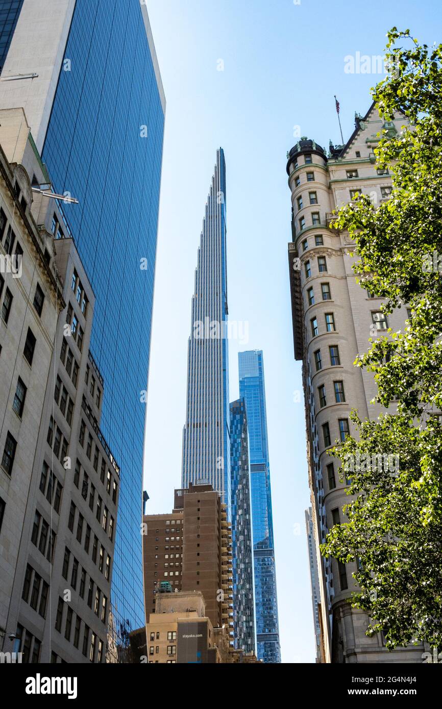 Steinway Tower visto dalla Fifth Avenue alla 58th Street, New York, USA Foto Stock