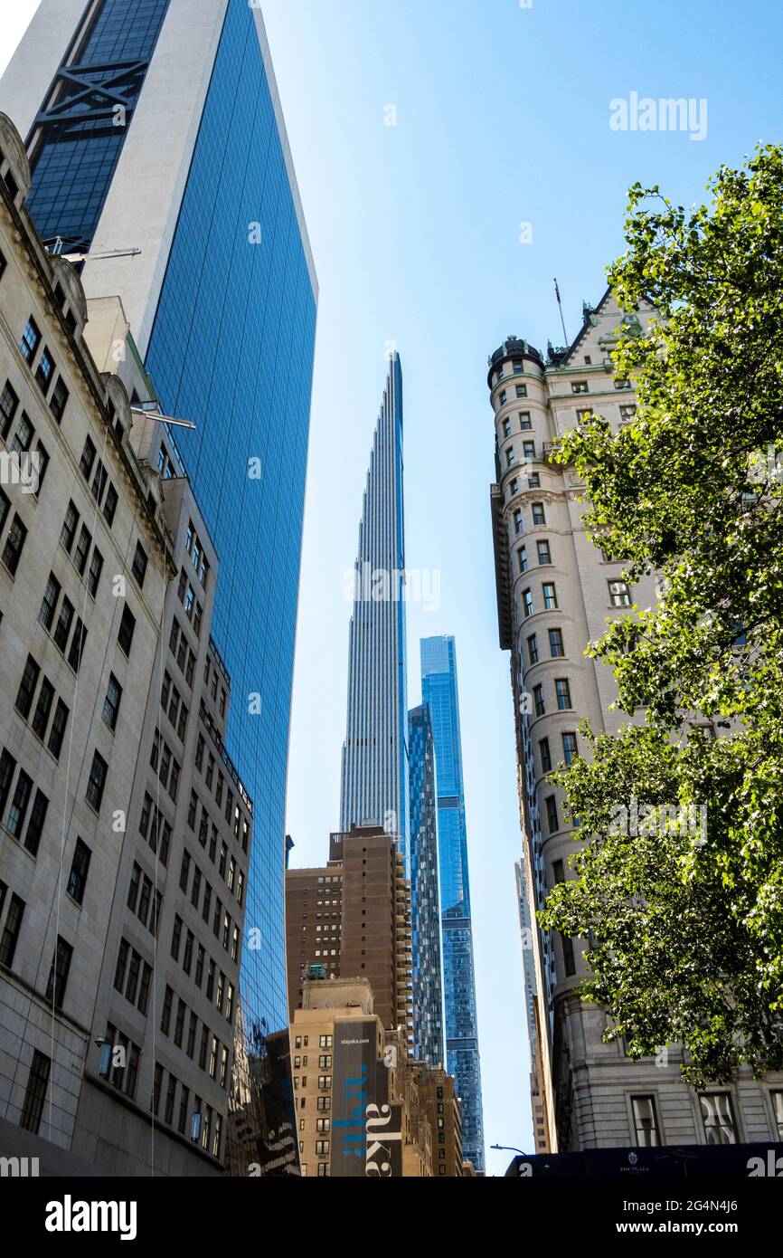Steinway Tower visto dalla Fifth Avenue alla 58th Street, New York, USA Foto Stock