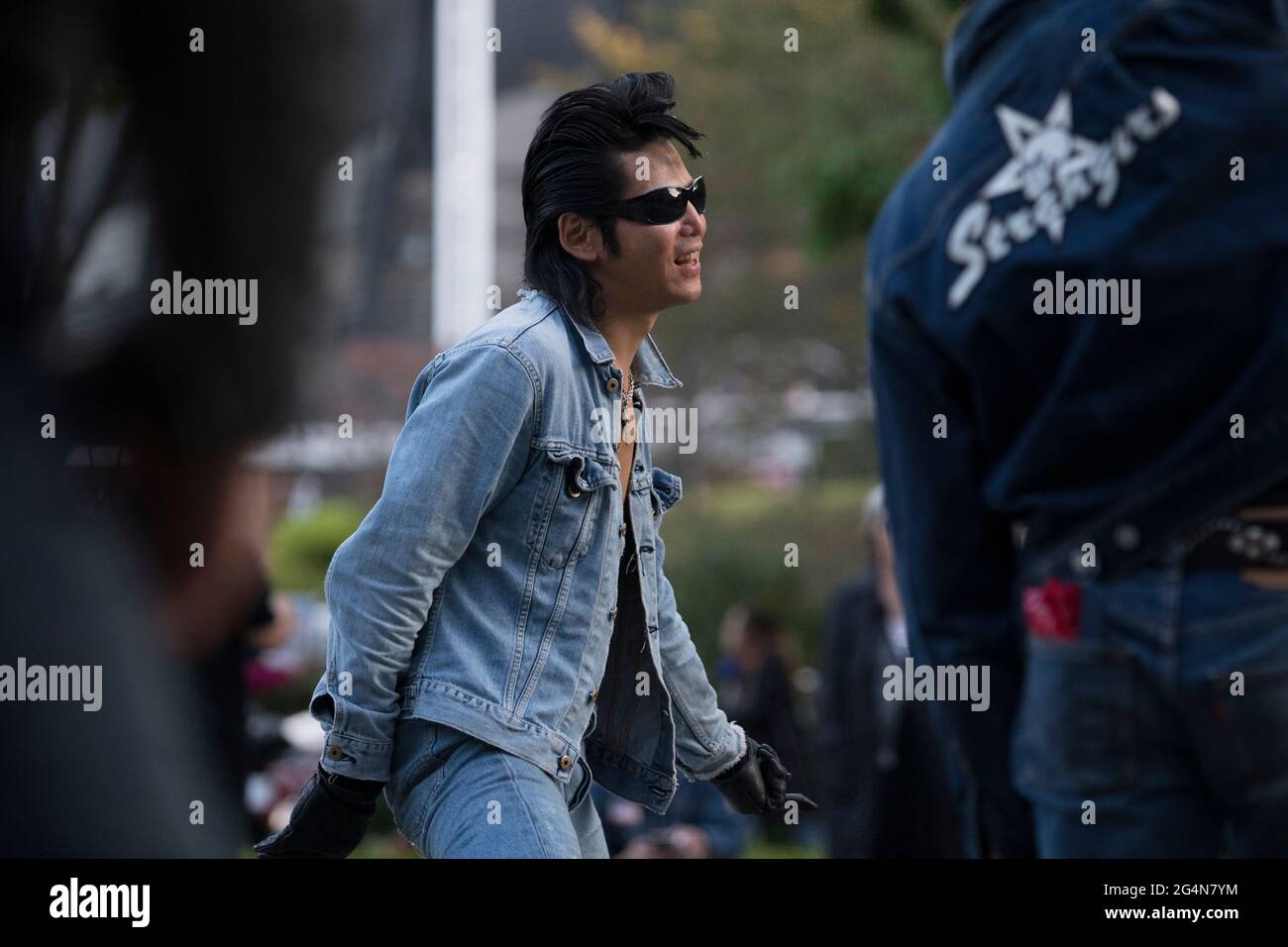 Ritratto di un membro di un club giapponese di rockabilly nel Parco di Yoyogi vicino a Harajuku, Tokyo, Giappone Foto Stock
