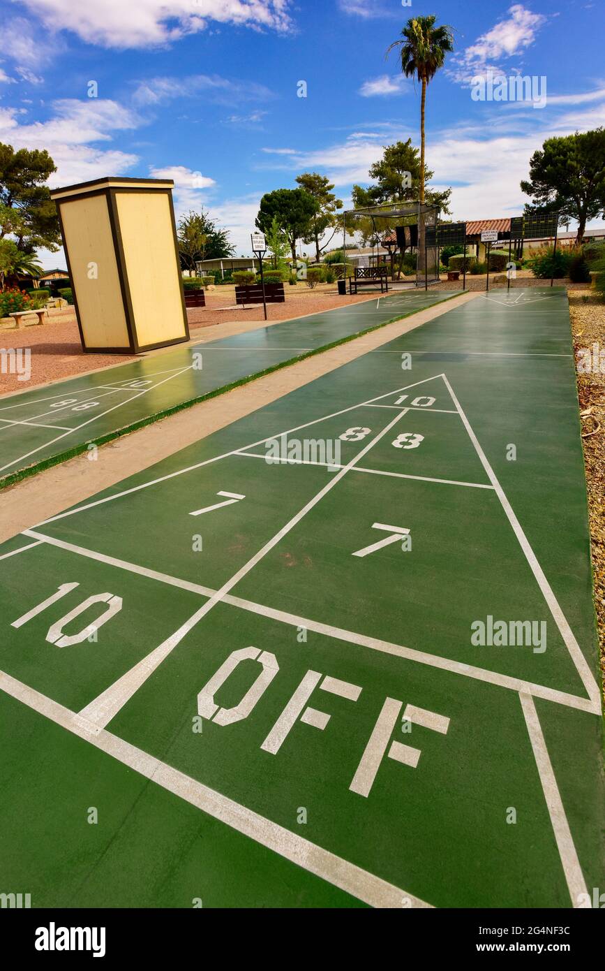 Un campo da shuffleboard in una comunità di adulti, Las Vegas, Nevada Foto Stock
