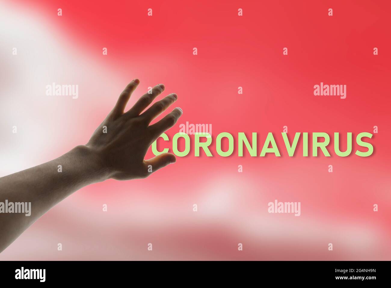 le mani umane proteggono e coprono dalla disperazione del problema del coronavirus Foto Stock