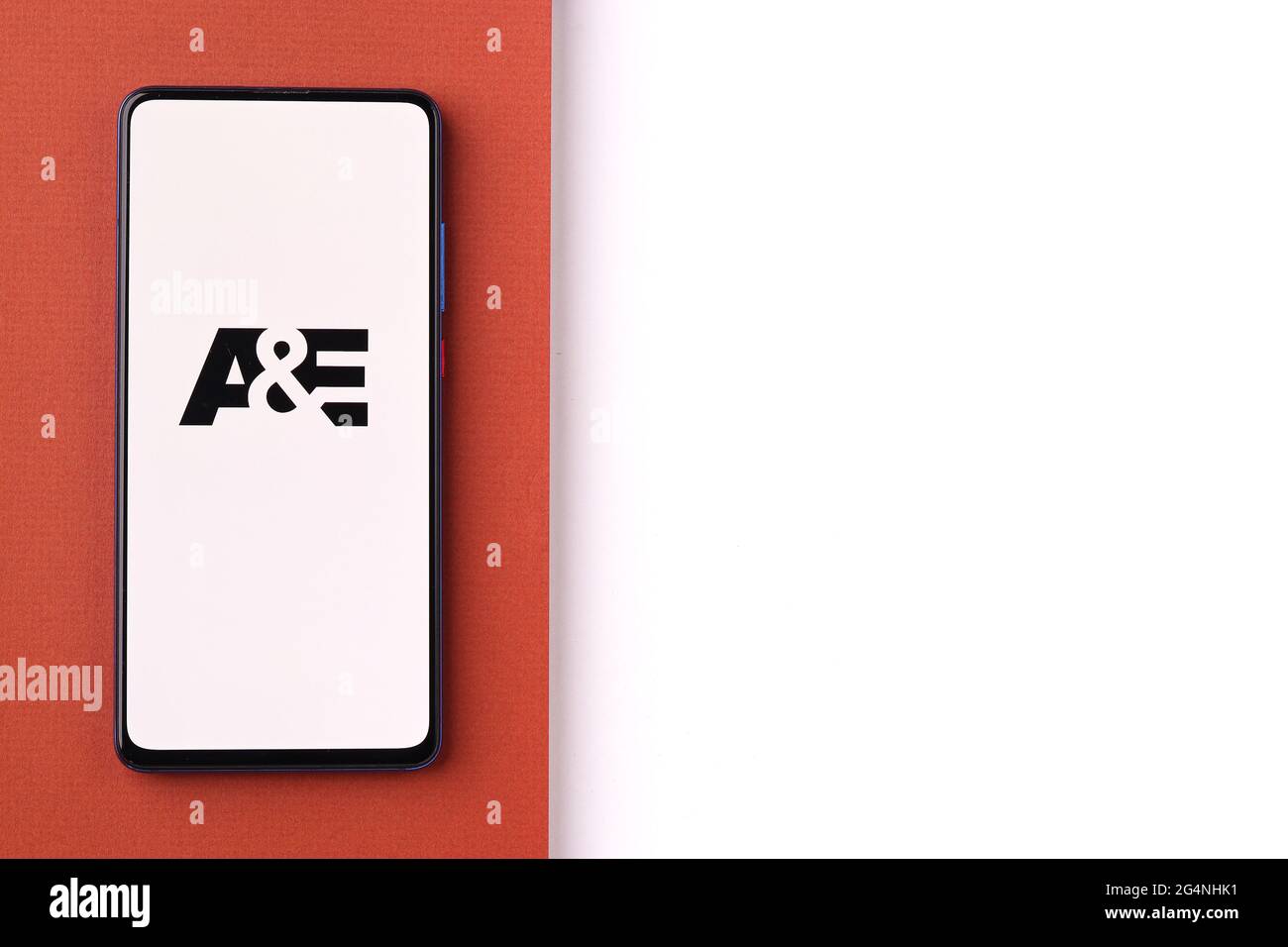 Logo a ed e Network sull'immagine stock dello schermo del telefono. Foto Stock