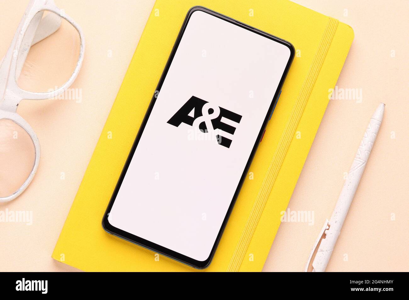 Logo a ed e Network sull'immagine stock dello schermo del telefono. Foto Stock