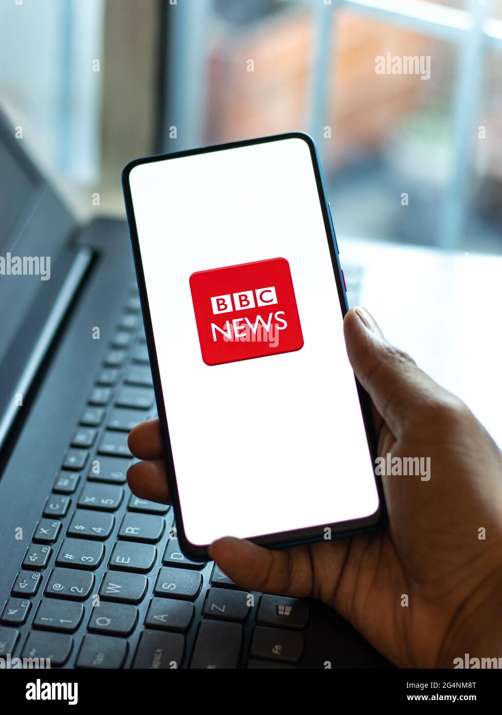 Logo BBC News sull'immagine stock dello schermo del telefono. Foto Stock