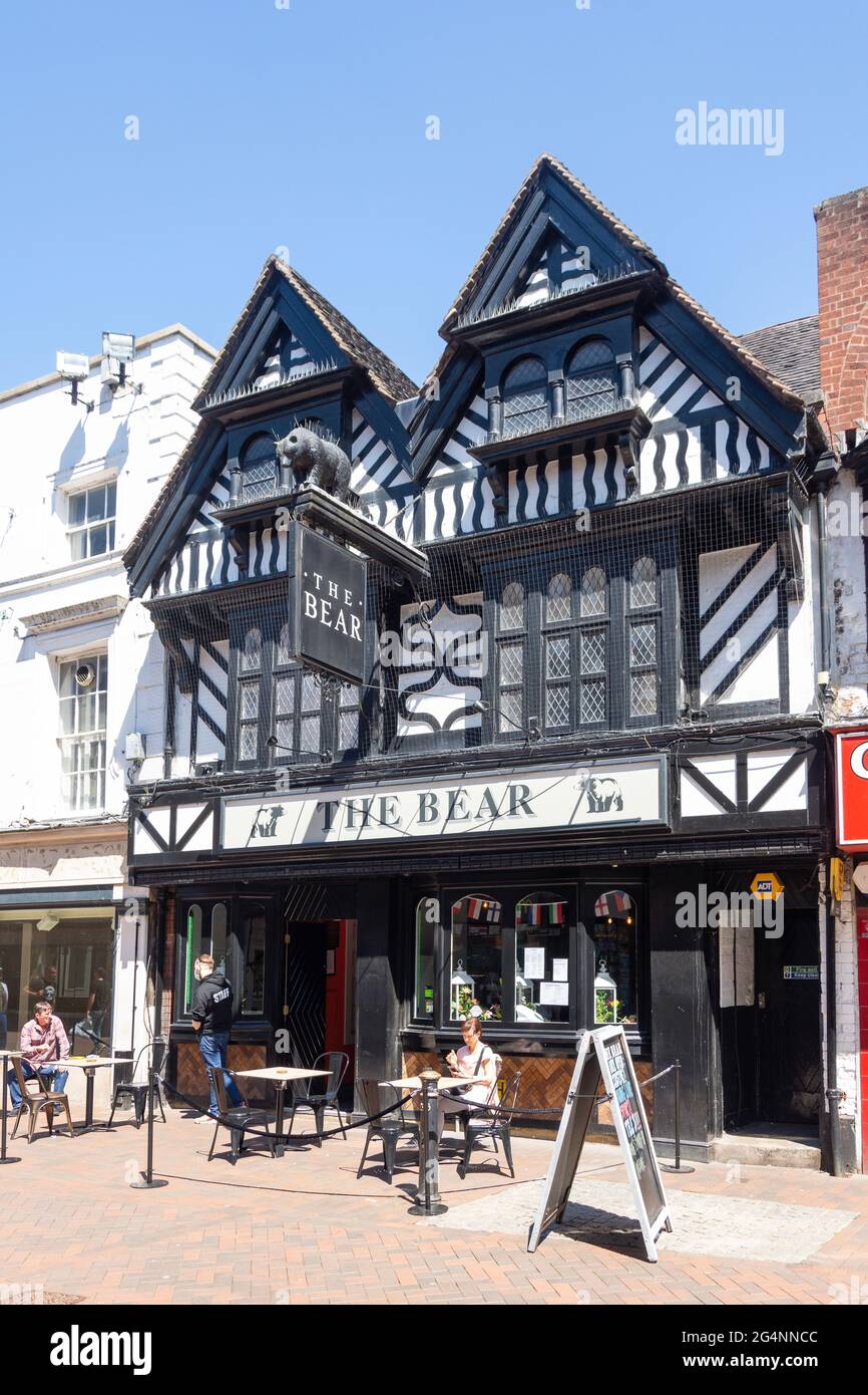 17 ° secolo The Bear Inn, Greengate Street, Stafford, Staffordshire, Inghilterra, Regno Unito Foto Stock