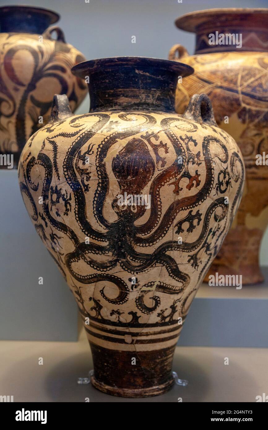 Il palazzo miceneo anfora con polpo, un'anfora a tre maneggiata del XV secolo BC, al Museo Archeologico Nazionale di Atene, Grecia. Foto Stock
