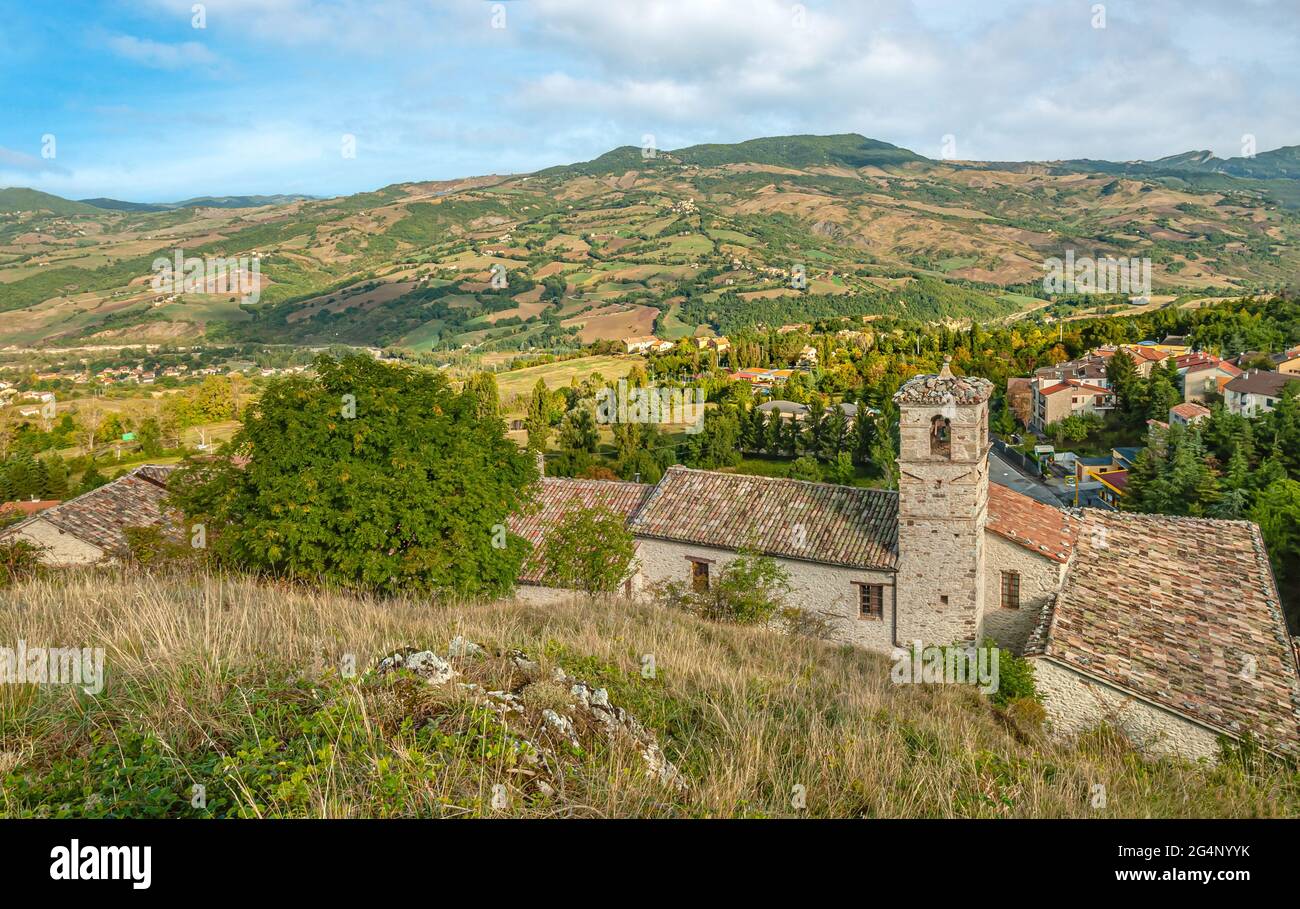 Vista sul paese montano Pennabilli nella Regione Emilia-Romagna, Italia Foto Stock