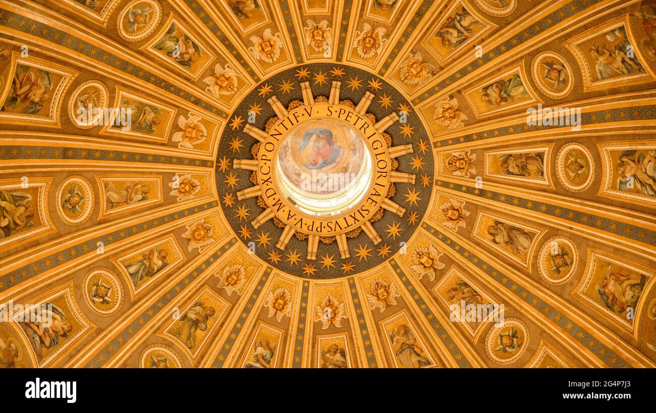 Città del Vaticano. Incredibile maestria nella cupola della Basilica di San Pietro. Foto Stock