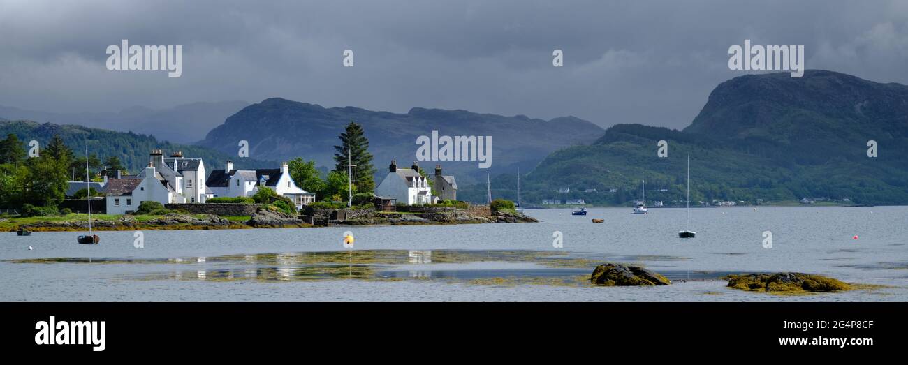 Il sole esce a Plockton Foto Stock
