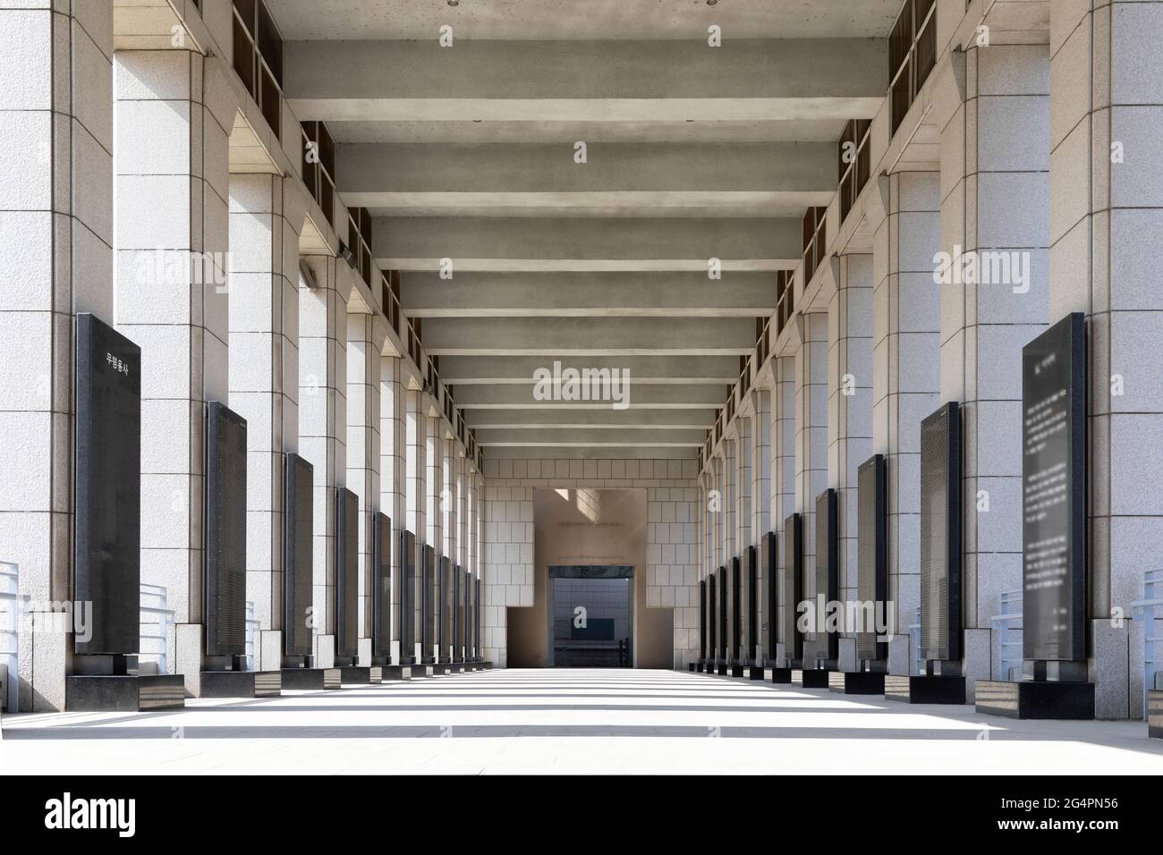 Pietre di nome nel cimitero nazionale di Seoul Foto Stock