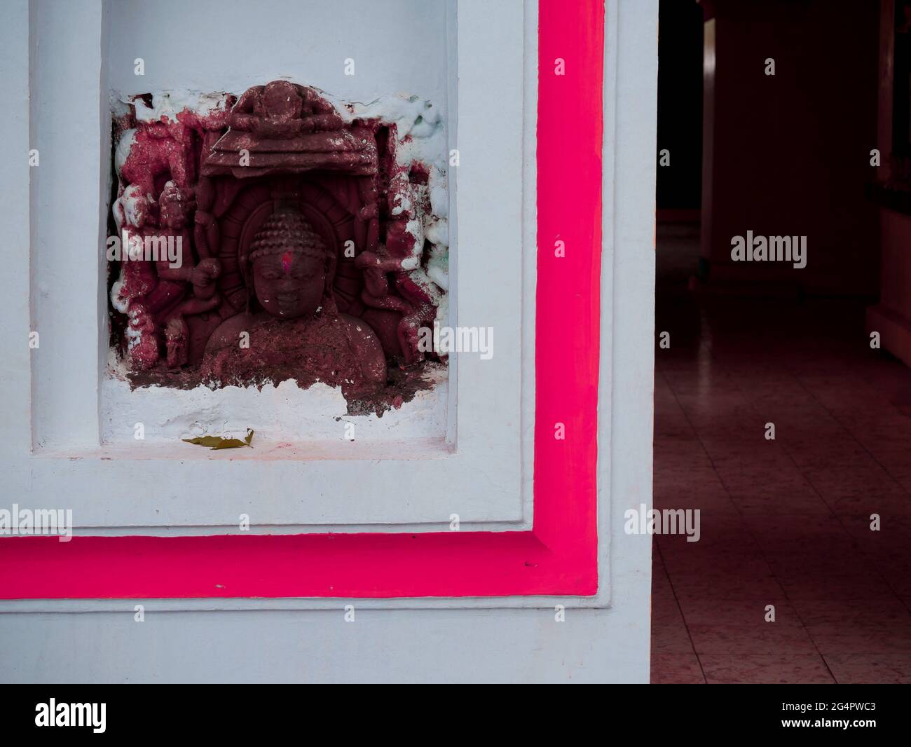 Antico idolo di dio indù signore budhha statua in kanhwara shiva tempio katni, Madhya Pradesh, india. Foto Stock