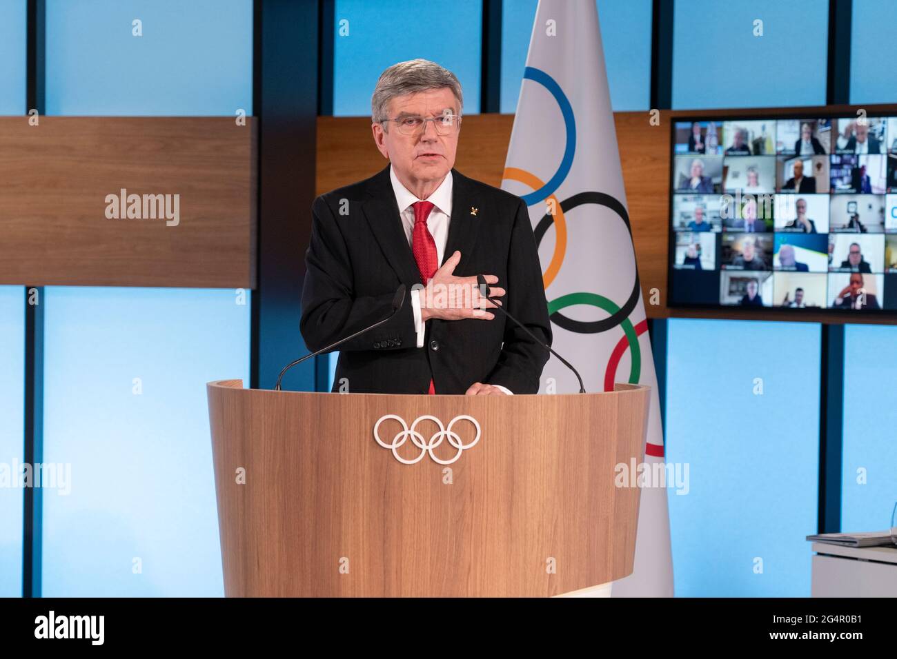 (210623) -- TOKYO, 23 giugno 2021 (Xinhua) -- Presidente in carica del Comitato Olimpico Internazionale Thomas Bach parla dopo la sua rielezione per un nuovo mandato quadriennale a Losanna, Svizzera, 10 marzo 2021. (Greg Martin/IOC via Xinhua) Foto Stock