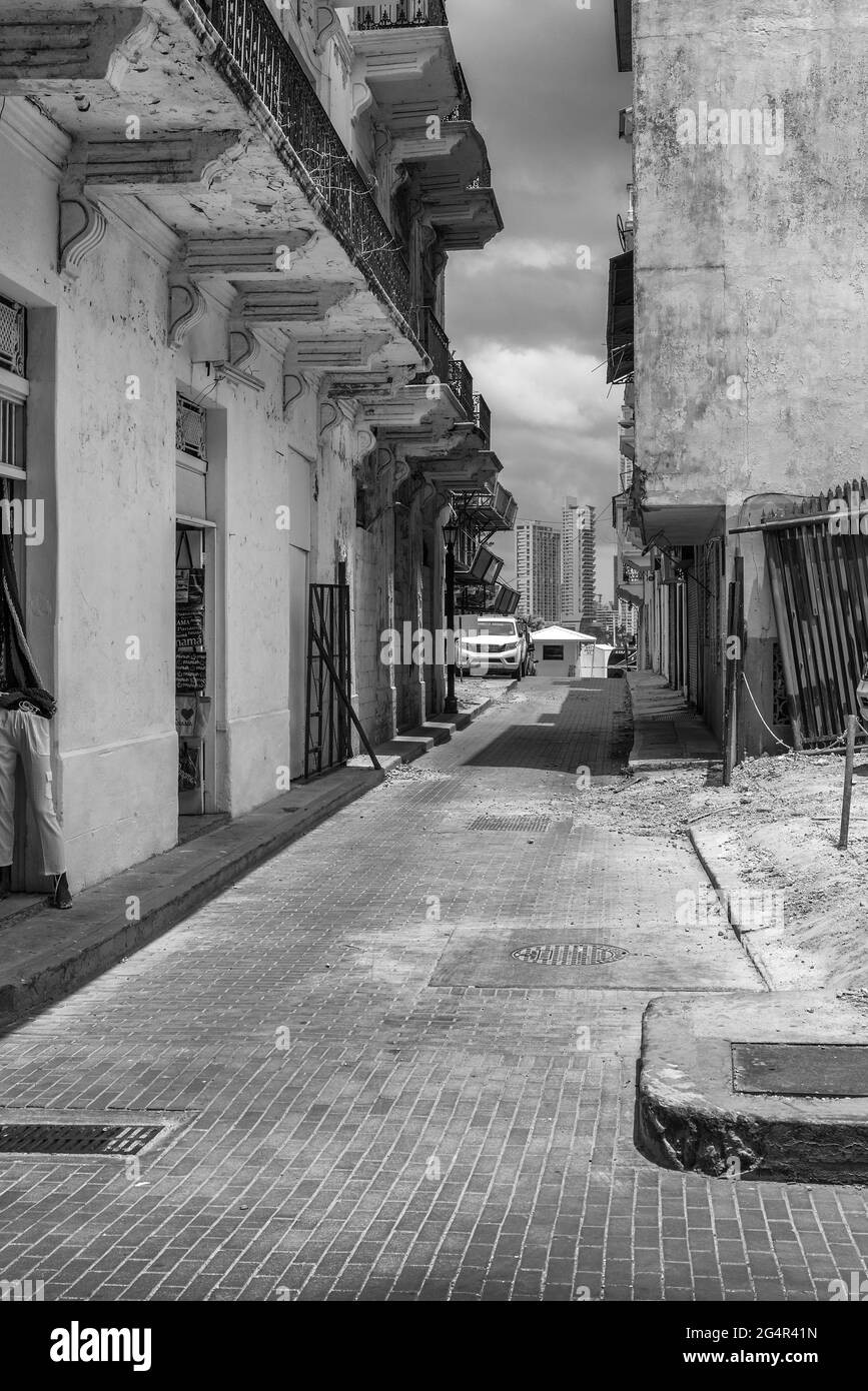 Piccola strada nel centro storico di Panama City, Panama Foto Stock