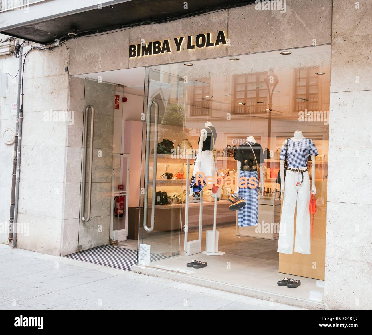 Valladolid, Spagna - 22 giugno 2021: Negozio Bimba y Lola. Negozio di  stoffe Foto stock - Alamy