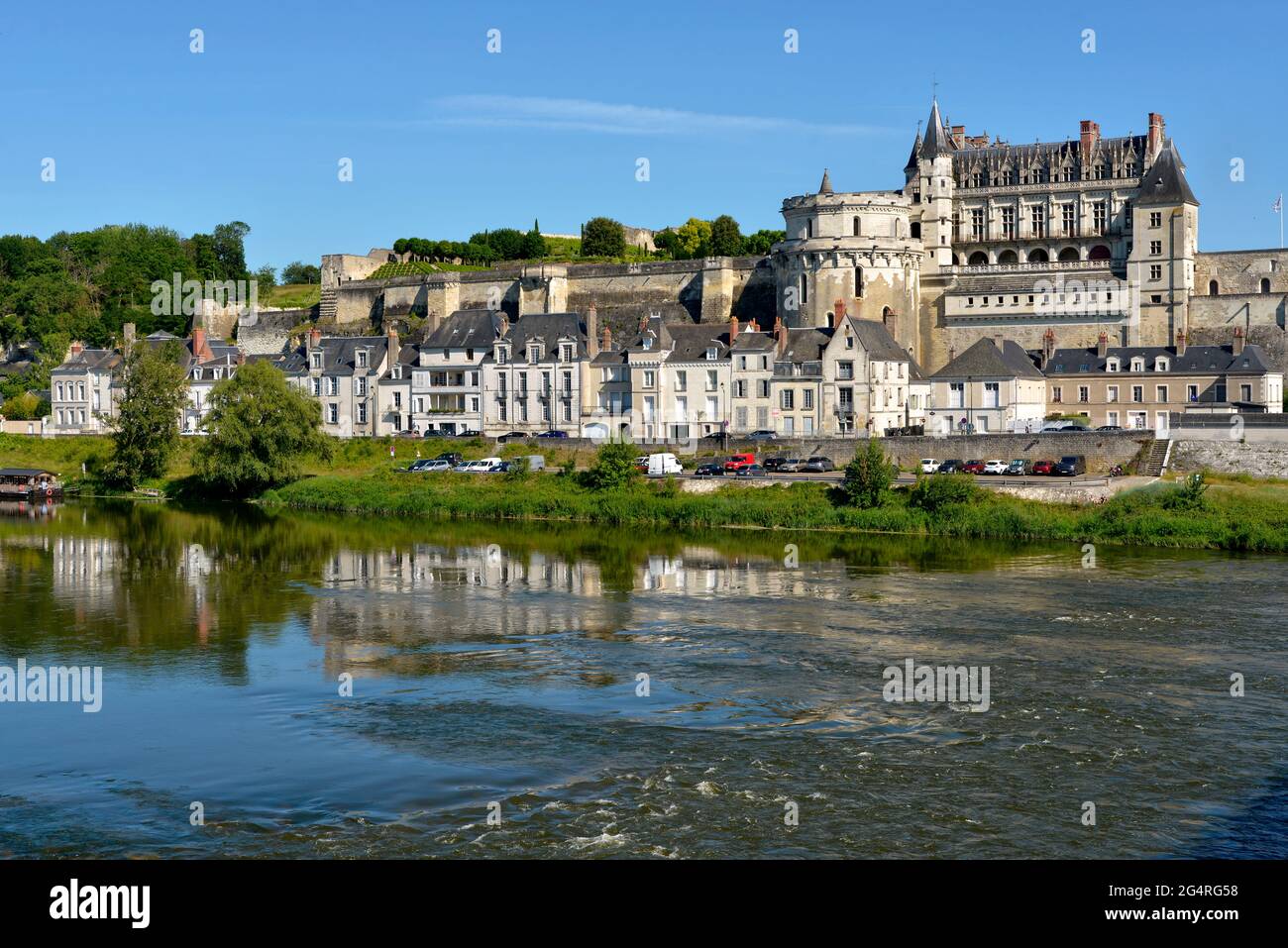 Fiume Loira ad Amboise, un comune rinomato per il suo magnifico castello, nel dipartimento Indre-et-Loire nella Francia centrale. Foto Stock