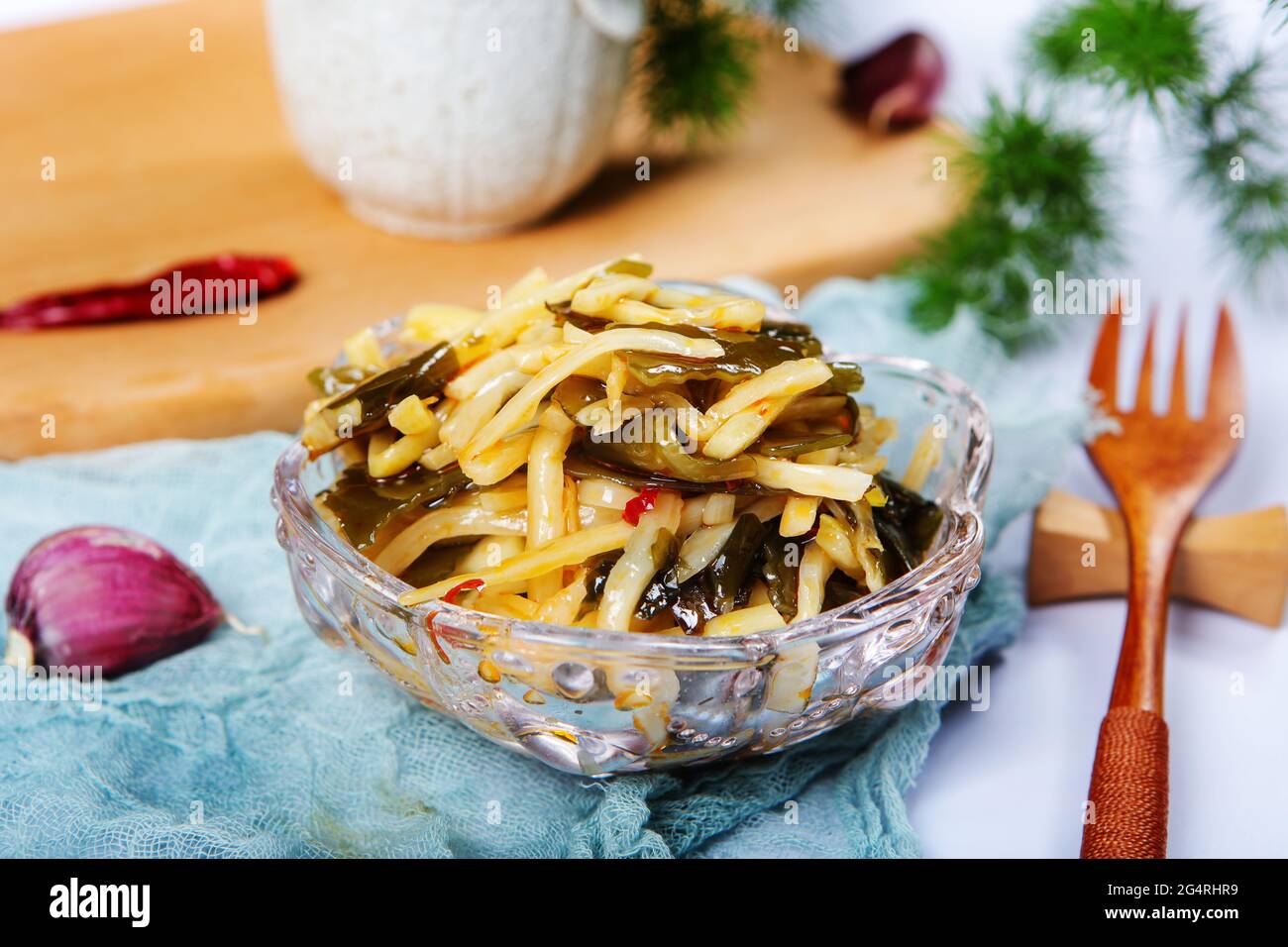 Kelp mescolare giovani germogli di bambù Foto Stock