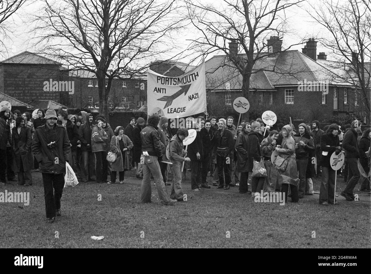 Inghilterra, Hampshire, Winchester, Ant Nazi League sostiene la preparazione di una contro-dimostrazione contro una marcia del fronte Nazionale fuori dalla prigione dove il razzista Robert Relf condannato era tenuto. Foto Stock