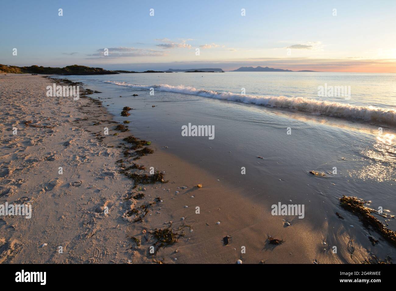 Camasdarach Beach, le Highlands scozzesi al tramonto Foto Stock