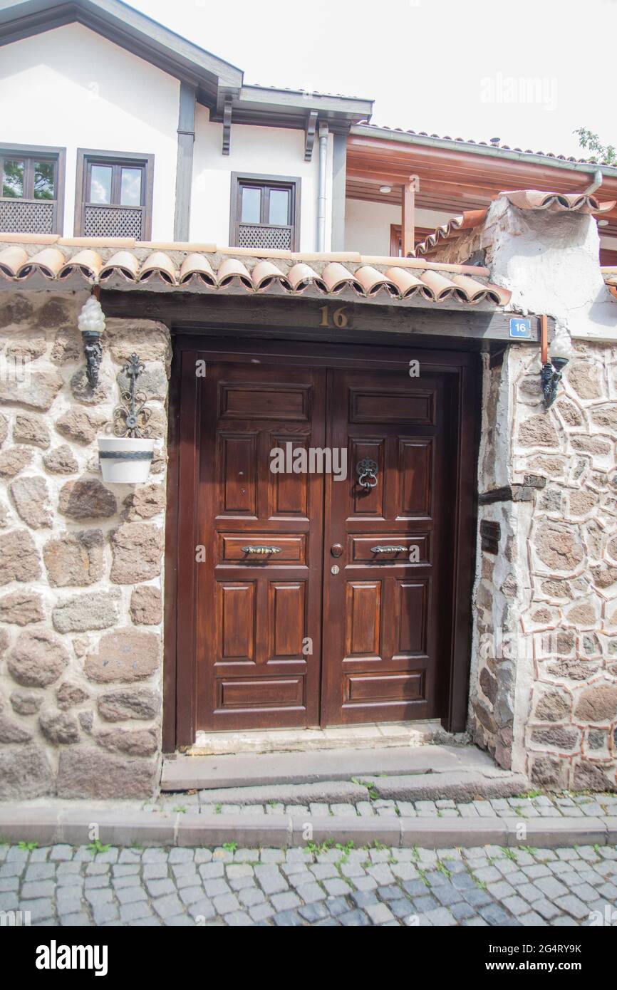 Diverse vedute della strada e vedute delle storiche case di ankara intorno al Castello di Ankara Foto Stock