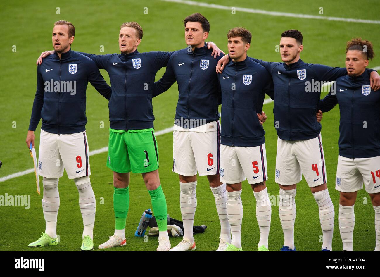 L'Inghilterra di Harry Kane cantava l'inno nazionale prima della partita Euro 2020 contro la Repubblica Ceca. Credito immagine : © Mark Pain / Alamy Live News Foto Stock