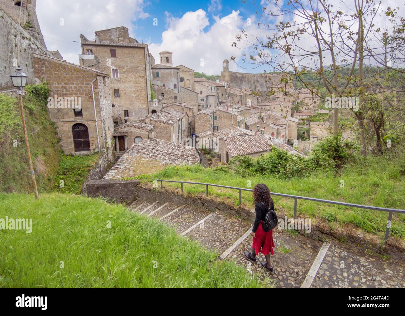 Sorano (Italia) - Un antico borgo medioevale città di collina appeso ad una pietra di tufo in provincia di Grosseto, Regione Toscana, sapere come il piccolo Matera. Foto Stock