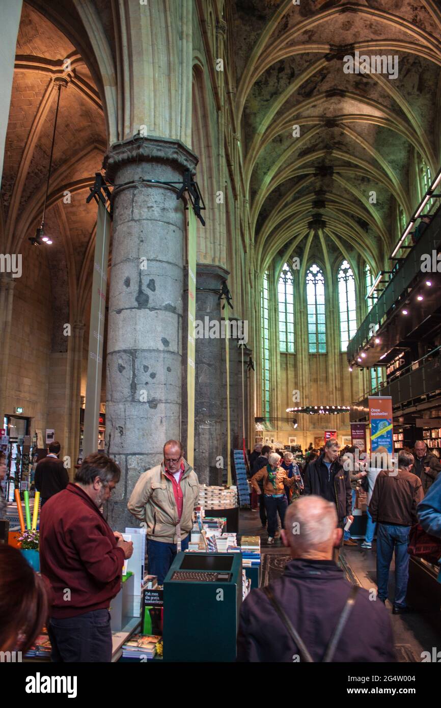 MAASTRICHT, 1 GIUGNO: La chiesa dominicana convertita in una libreria a Maastricht, Paesi Bassi il 1 giugno 2013. Nel 2008 il Guardiano lo definì il "miglior boo Foto Stock