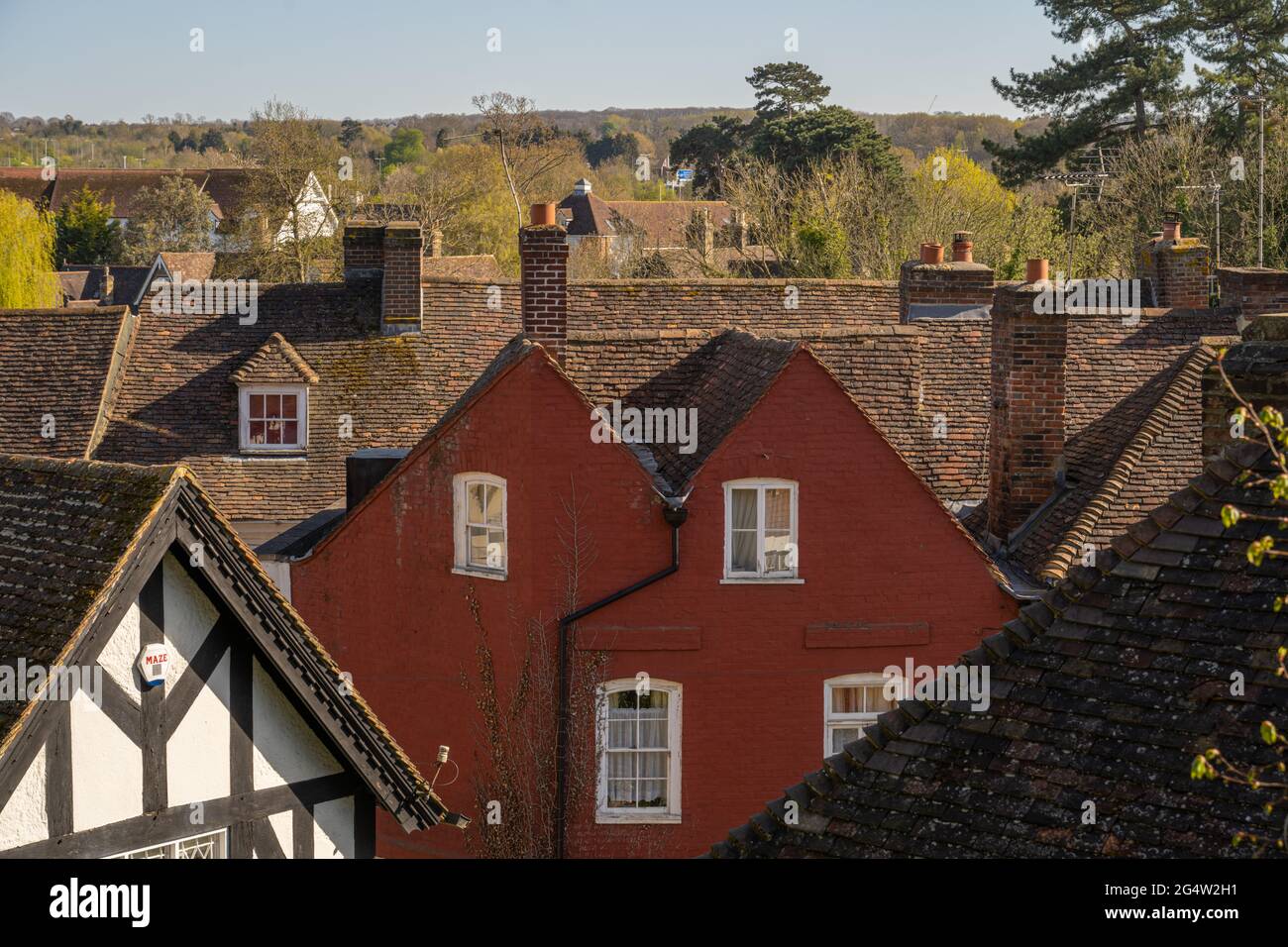 Guardando attraverso i tetti delle case in Aylesford Kent Foto Stock