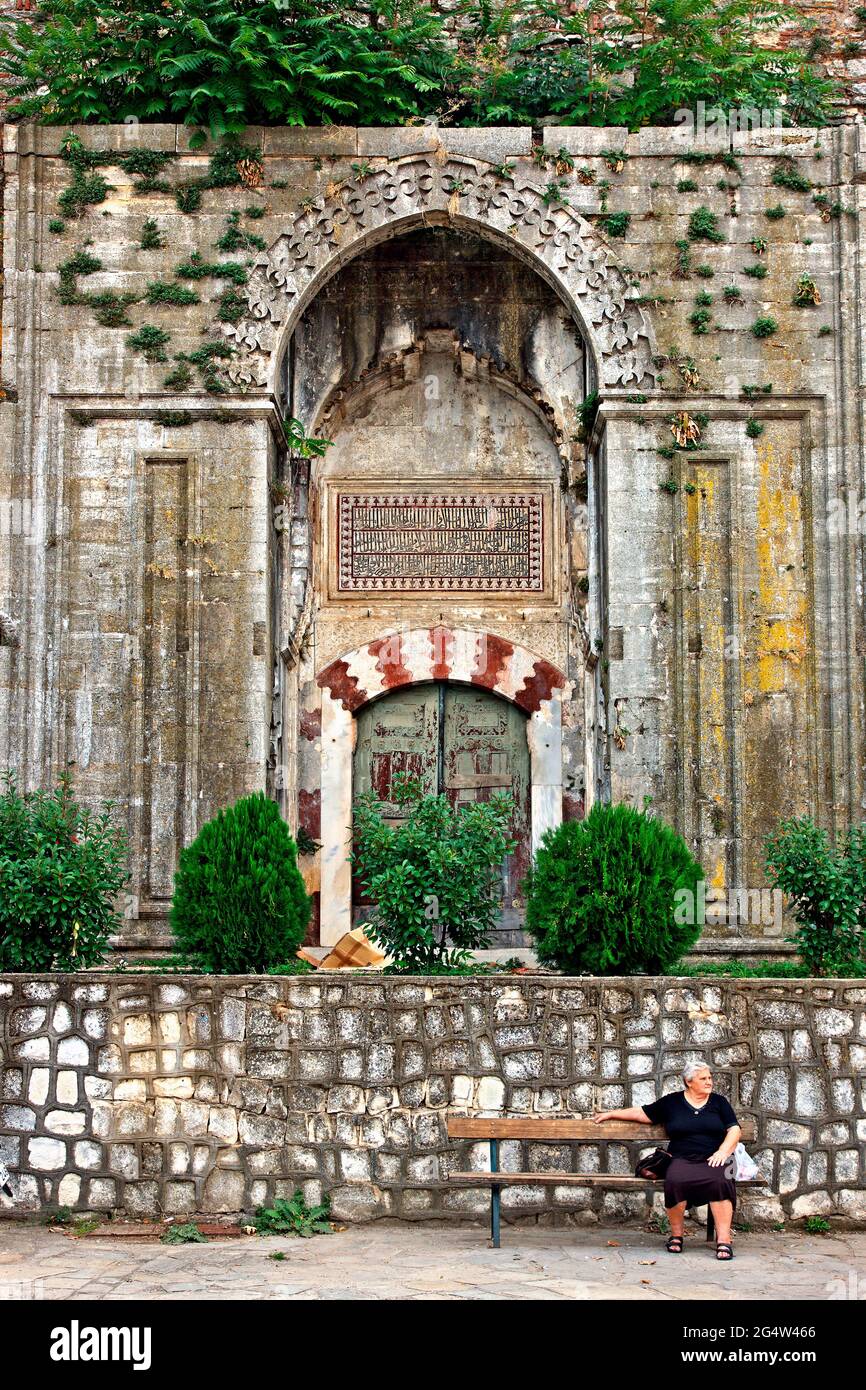 Una delle porte della moschea di Celebi Sultan Mehmed, conosciuta anche come la moschea di Bayezid, la città di Didymoteicho, Evros, Tracia, Grecia. Foto Stock