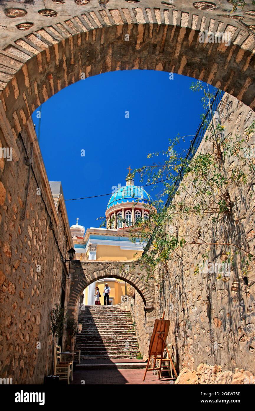 Agios Nikolaos (San Nicola) e 'Vaporia' quartiere, Ermoupolis città, isola di Syros, Cicladi, Grecia. Foto Stock