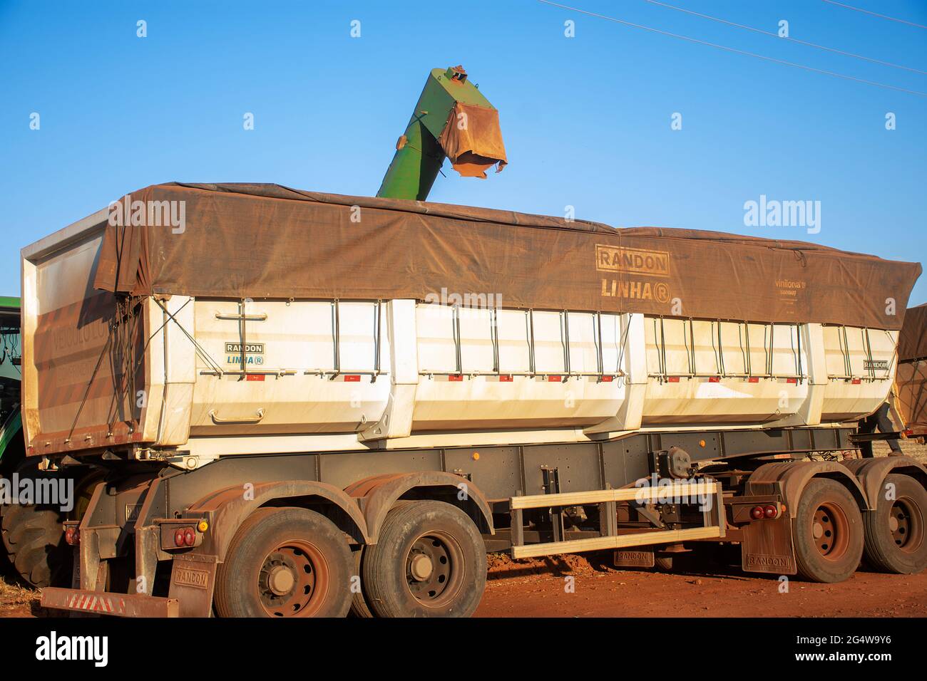 Mato Grosso do sul, Brasile - 21 febbraio 2017 - raccolta di semi di soia in una fattoria nella città di Dourados, Mato Grosso do sul, Brasile - Agro business Foto Stock