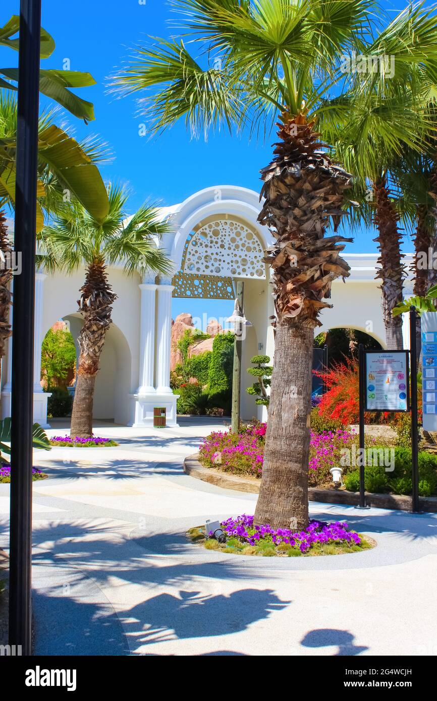 Belek, Antalya, Turchia - 15 maggio 2021: Il parco a tema Land of Legends a Belek. Ingresso principale Foto Stock