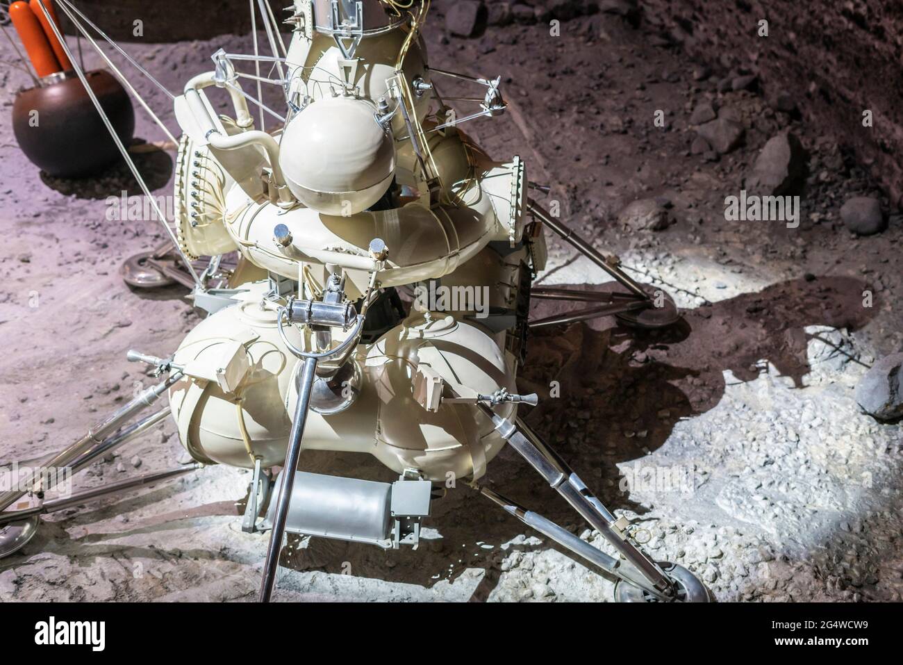 missione di atterraggio lunare. stazione moon su superficie satellitare Foto Stock