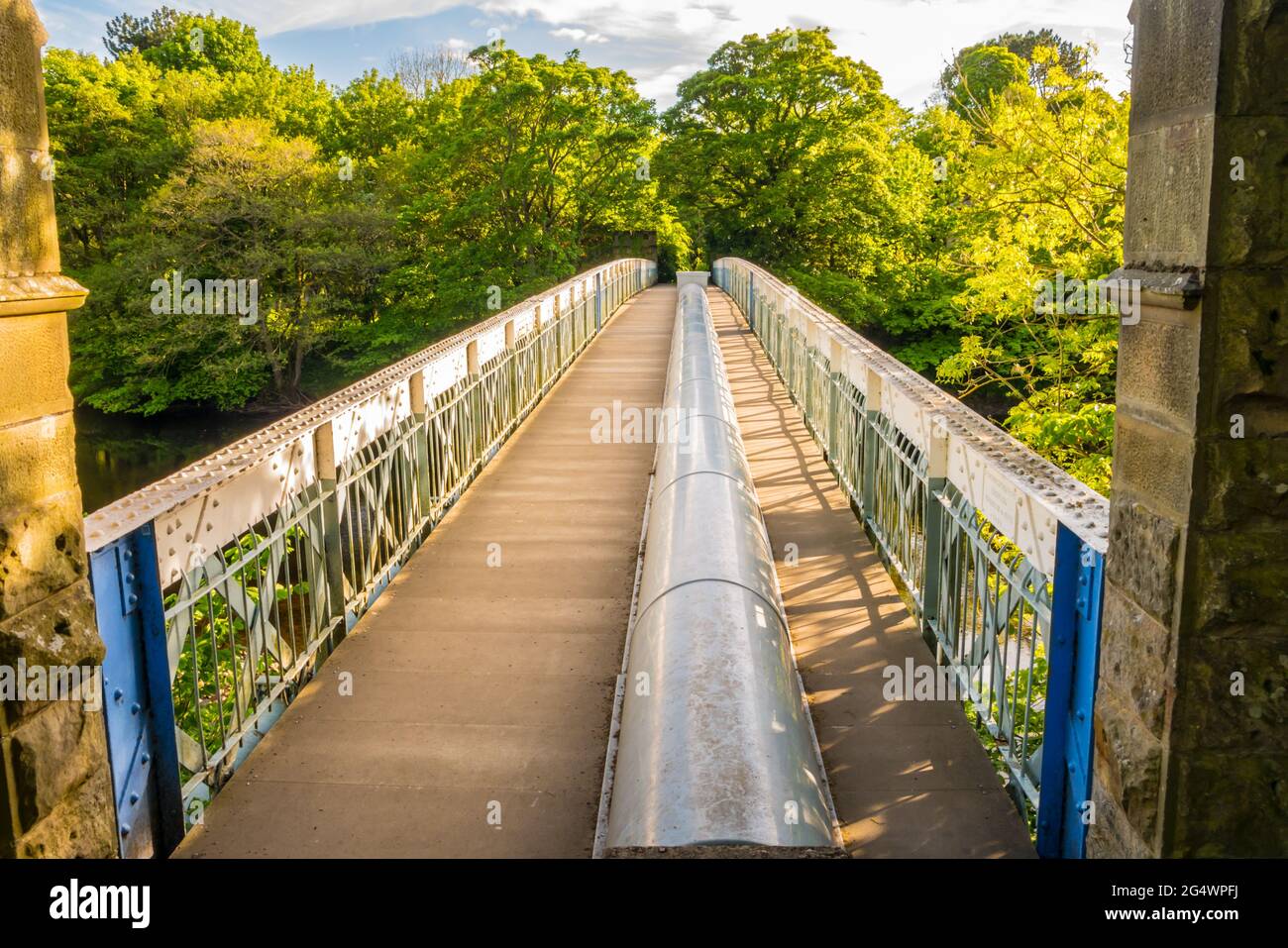 Vista verso Startforth attraverso Deepdale Aqueduct e Bridge, Teesdale Foto Stock