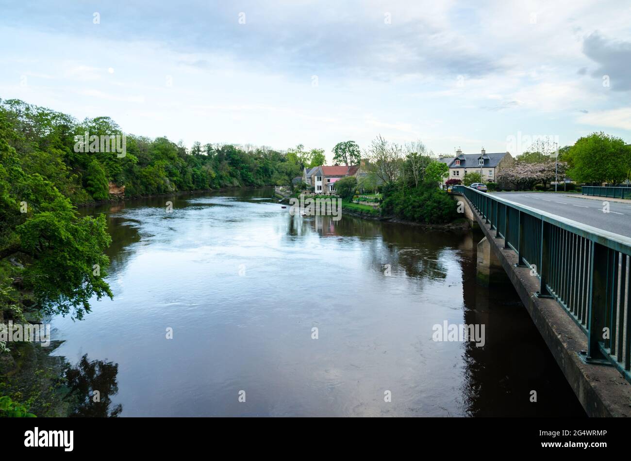 Il fiume Coquet a Warkworth, vista dal Ponte nuovo Foto Stock