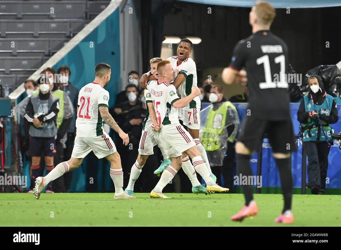 Giubilazione RIUNCI dopo l'obiettivo a 1: 2 intorno a goalschuetze Andras SCHAEFER (SchvÉ¬ssfer) (HUN), da destra Loic NEGO (HUN), Laszlo KLEINHEISLER (HUN), Andras SCHAEFER (SchvÉ¬ssfer) (HUN), Endre BOTKA (HUN) fase di gruppo, turno preliminare F, partita M36, Germania (GENICHEN), Arena di calcio (HER, 23 giugno 2021), Germania (HER), Germania (HER). Calcio EM 2020 dal 06/11/2021 al 07/11/2021. vÇ¬ Foto Stock