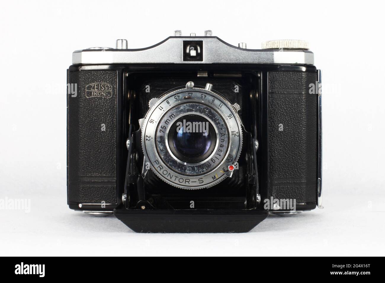 Fotocamera Zeiss Ikon Nettar con obiettivo Novar Anastigmat 75 mm f4,5. Foto Stock