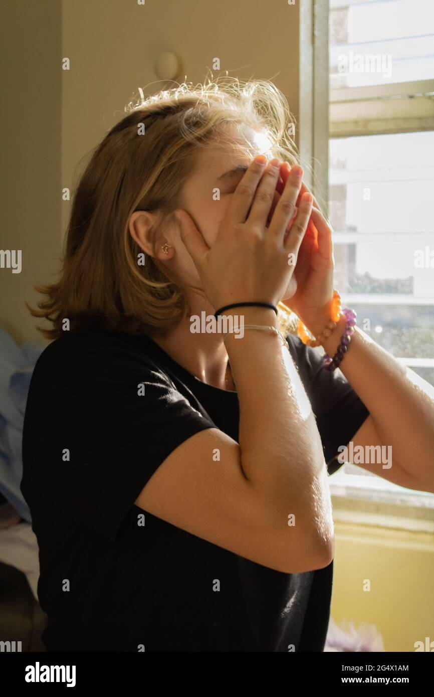 Ritratto preso in una stanza di un modello. Foto Stock