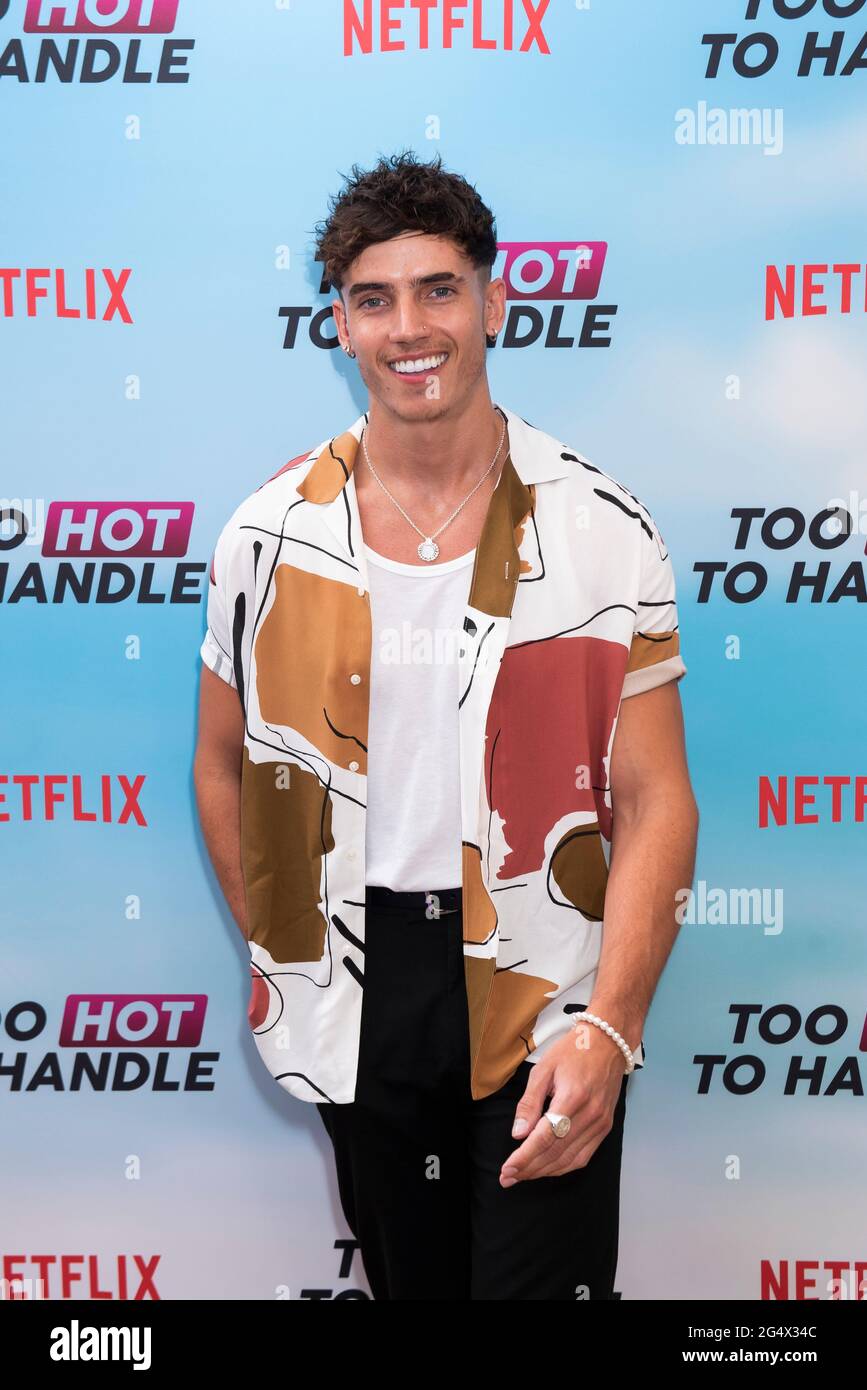 Londra, Regno Unito. 23 Giugno 2021. Cam Holmes partecipa al troppo caldo per gestire la stagione 2 speciale screening al Fulham Beach Bar. Credit: David Jensen/Empics Entertainment/Alamy Live News Foto Stock