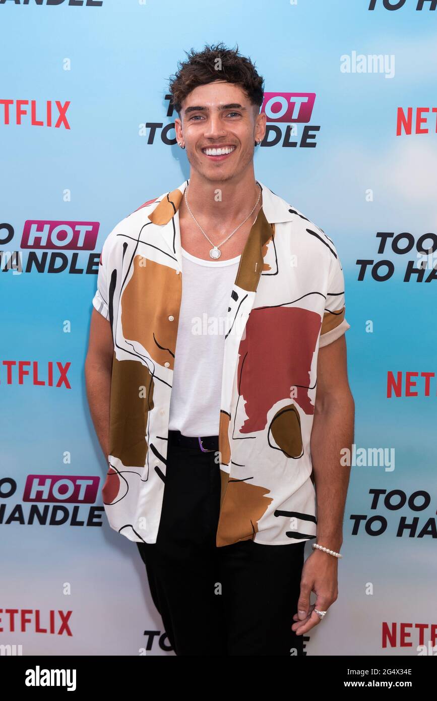 Londra, Regno Unito. 23 Giugno 2021. Cam Holmes partecipa al troppo caldo per gestire la stagione 2 speciale screening al Fulham Beach Bar. Credit: David Jensen/Empics Entertainment/Alamy Live News Foto Stock