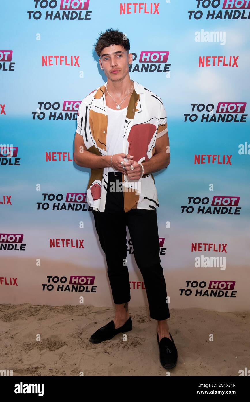 Londra, Regno Unito. 23 Giugno 2021. Cam Holmes partecipa al troppo caldo per gestire la stagione 2 speciale screening al Fulham Beach Bar. Credit: David Jensen/Empics Entertainment/Alamy Live News Foto Stock