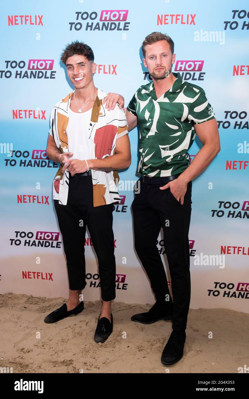Londra, Regno Unito. 23 Giugno 2021. Londra, UK, Mercoledì 23 Giugno 2021 Cam Holmes e Robert Van Tromp partecipano alla proiezione speciale Too Hot to Handle stagione 2 al Fulham Beach Bar. Credit: David Jensen/Empics Entertainment/Alamy Live News Foto Stock