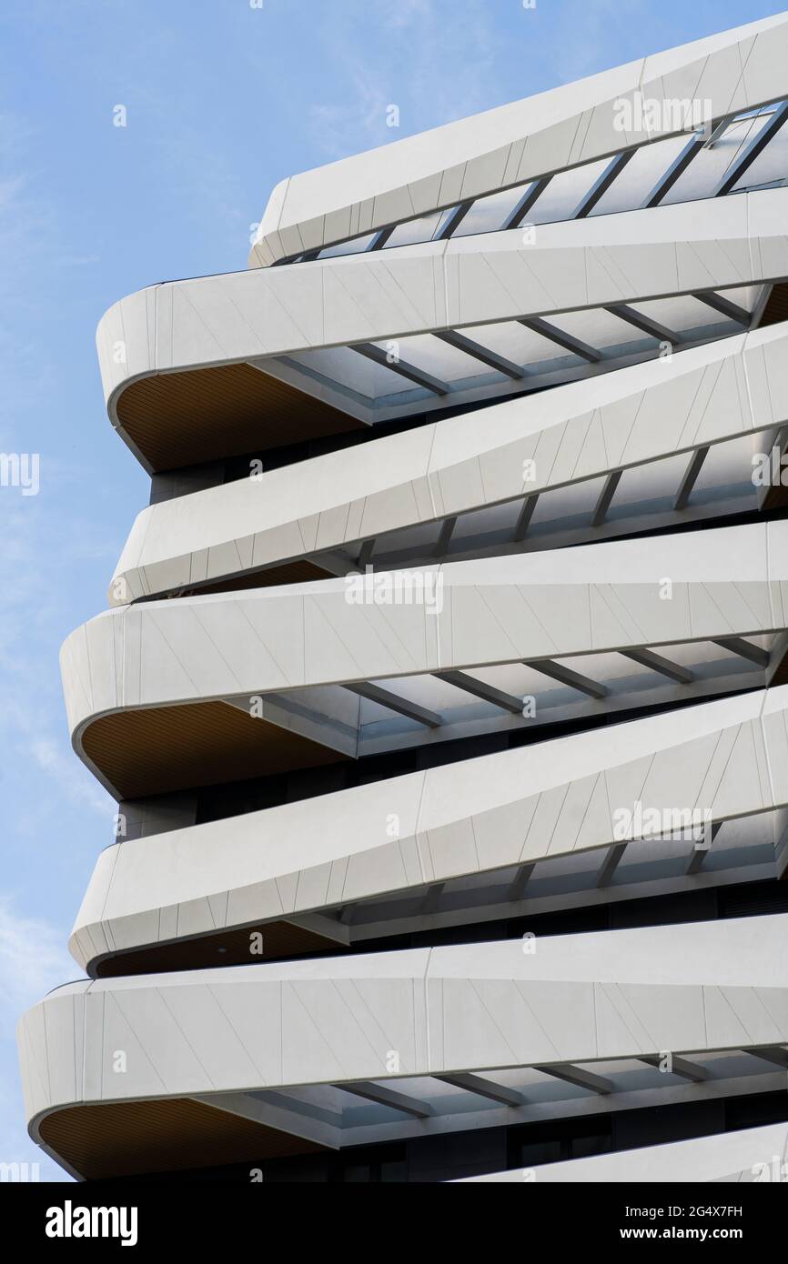 Spagna, Madrid, balconi di Mendez Alvaro Residencial edificio di appartamenti Foto Stock