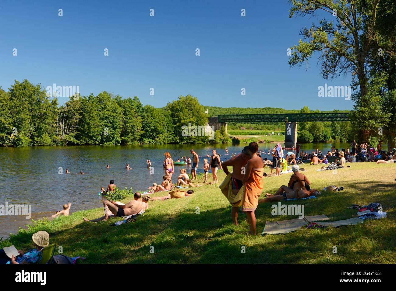 SPIAGGIA, FIUME LOT, SAINT-CIRQ-LAPOPIE, PARCO NATURALE REGIONALE CAUSSES DU QUERCY, LOT (46) Foto Stock