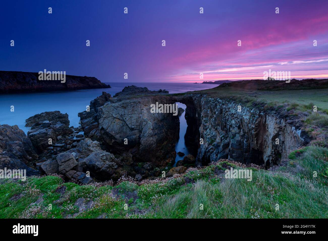 FRANCE, FINISTERE (29), ILE D'OUESSANT, PENN AR RU MEUR PUNTO ALL'ALBA Foto Stock