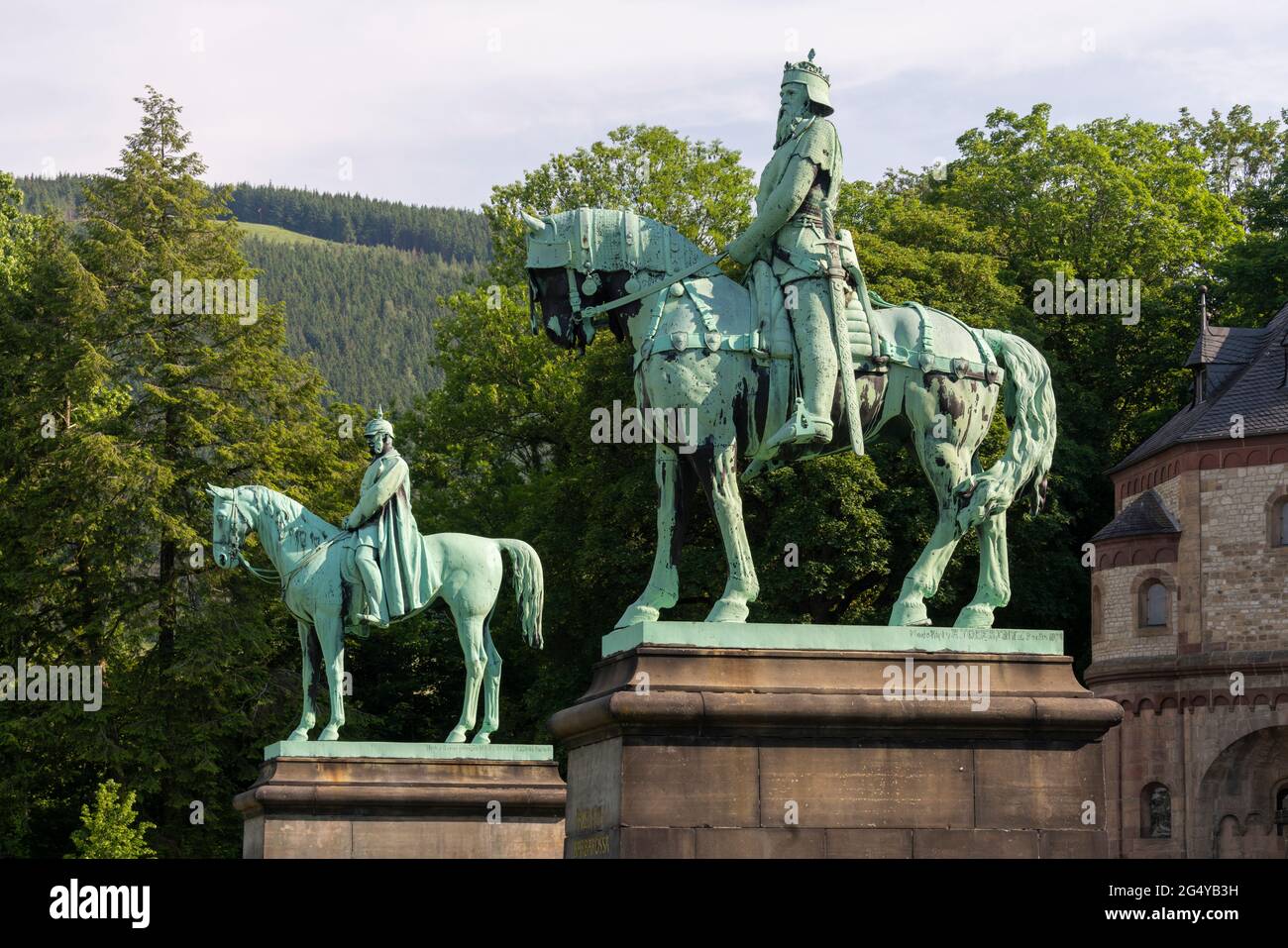 Goslar, Kaiserpfalz, Bronzestatuen der Kaiser Friedrich Barbarossa und Wilhelm I., 19. Jahrhundert Foto Stock