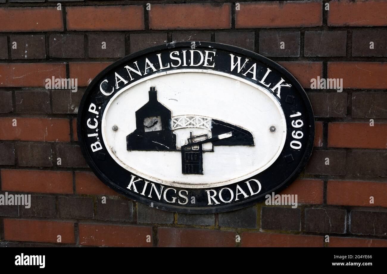 Placca per passeggiate a lato del canale, Grand Union Canal, Tyseley, Birmingham, West Midlands, Inghilterra, Regno Unito Foto Stock