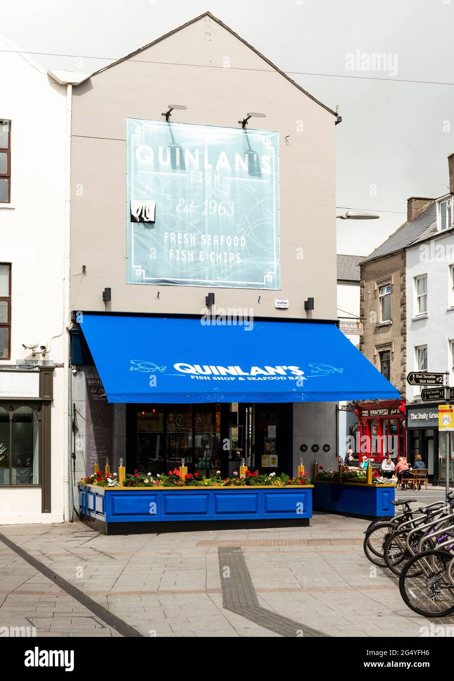 Il negozio di pesce e il bar di pesce Quinlan a Tralee, County Kerry, Irlanda Foto Stock