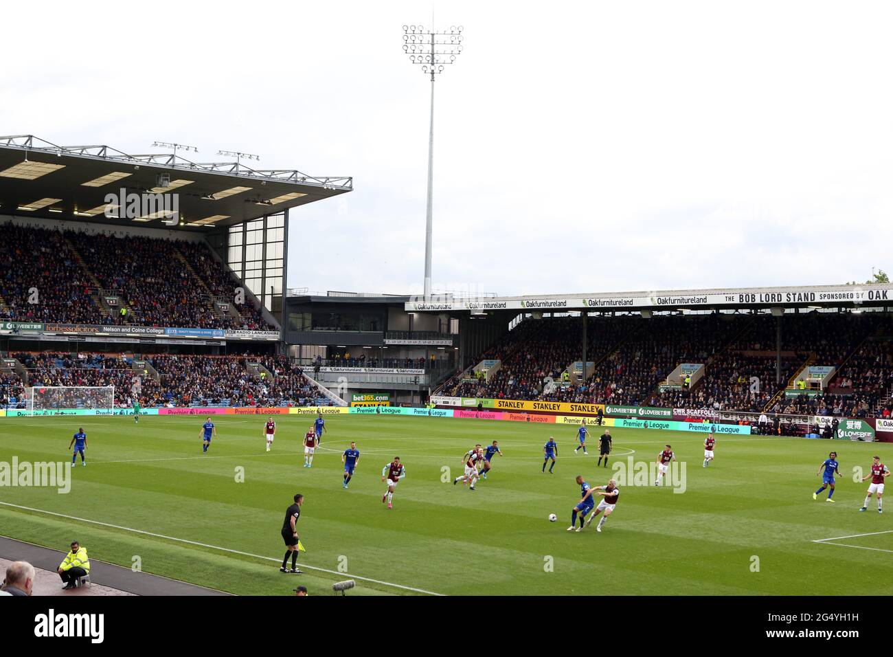 Folla allo stadio Turf Moor del Burnley Football Club a Lancashire, Inghilterra. Foto Stock