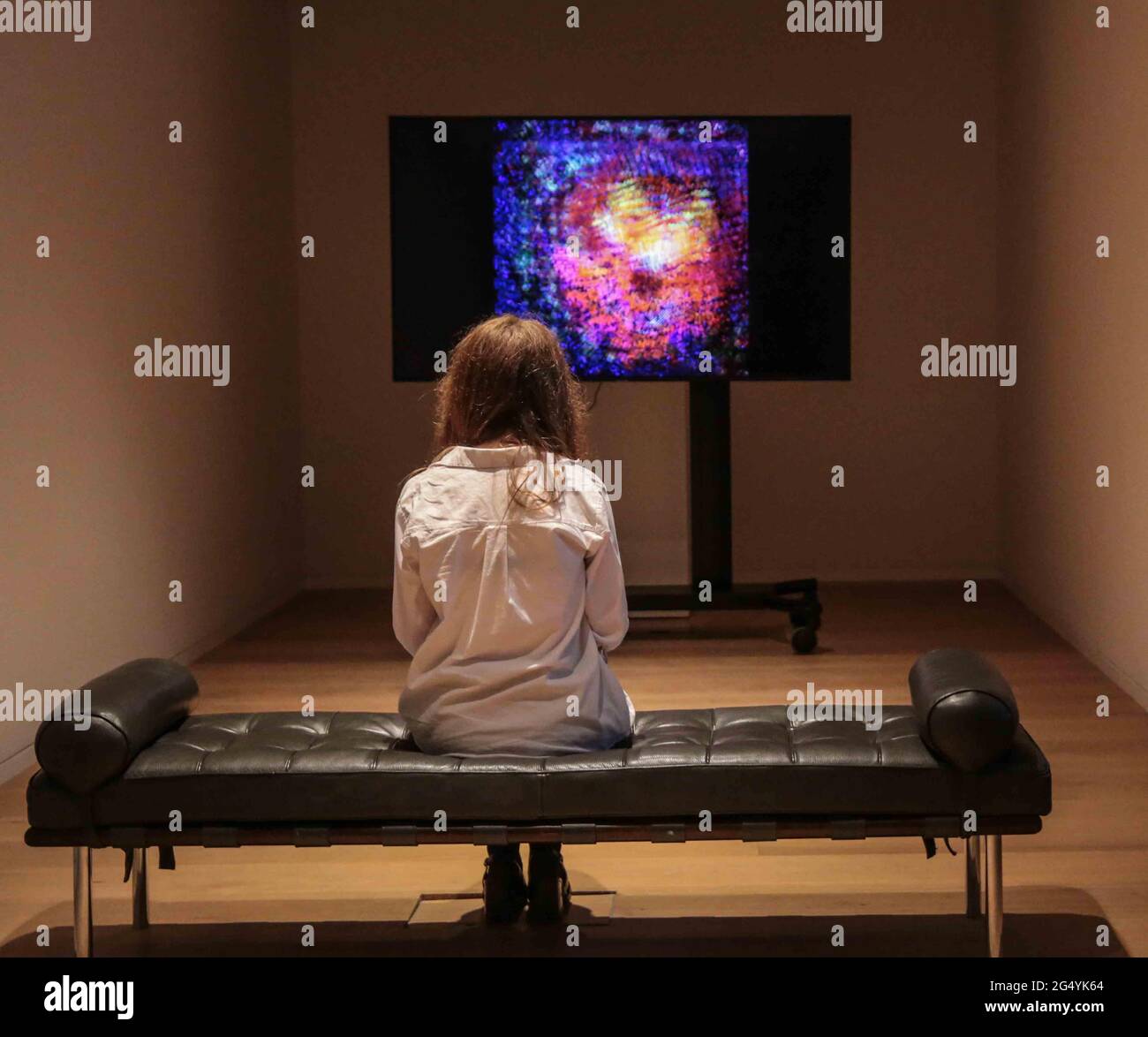 Londra UK 24 giugno 2021 Bonhams ospiterà la prima collaborazione curata al mondo tra una piattaforma di arte digitale e una casa d'aste, offrendo per la prima volta una vendita esclusiva di NFT, dal titolo CryptOG: The Pioneers of NFT Art, sarà il primo a mettere in risalto le opere d'arte uniche dei creatori – The OG – di Crypto Art, e si terrà online dal 21-30 giugno bonhams.com. Bonhams accetterà anche il pagamento in Ethereum per questa asta. Le opere saranno inoltre proiettate presso la sede centrale di Bonhams a New Bond Street durante la Contemporary Art Week, che si concluderà con il Modern & Contemporary di Bonhams Foto Stock