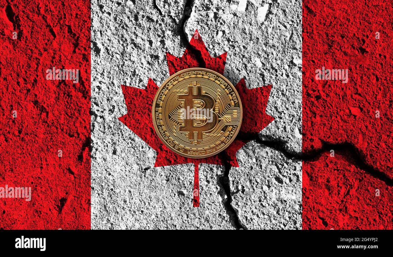 Moneta criptovaluta Bitcoin con bandiera canadese incrinata. Restrizioni Crypto Foto Stock